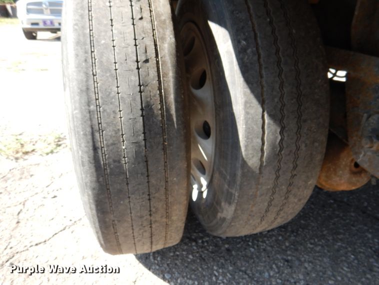 image for item DL8964 2005 Doonan 532DB16S1A  drop deck trailer