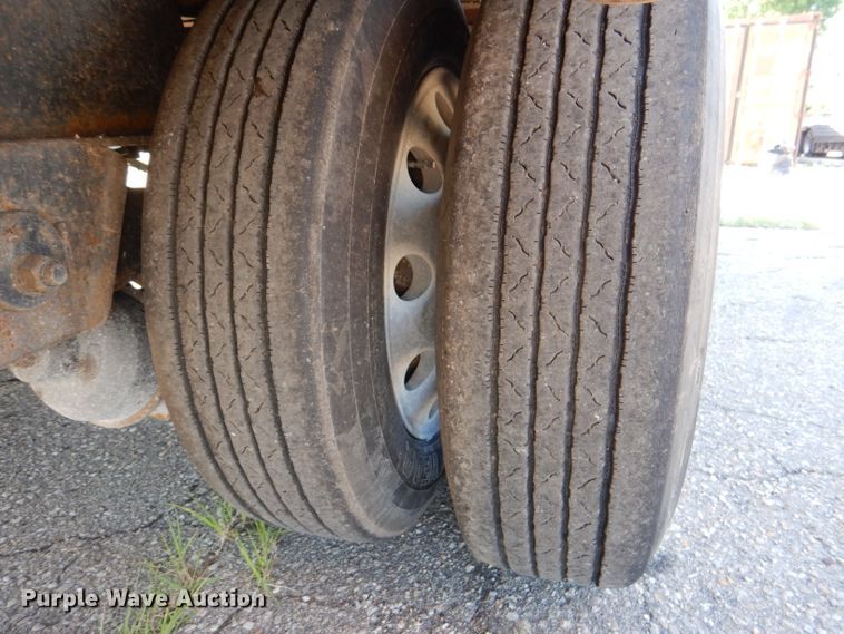 image for item DL8964 2005 Doonan 532DB16S1A  drop deck trailer