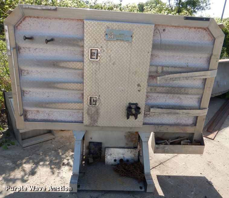 image for item DL8966 (4) aluminum headache racks