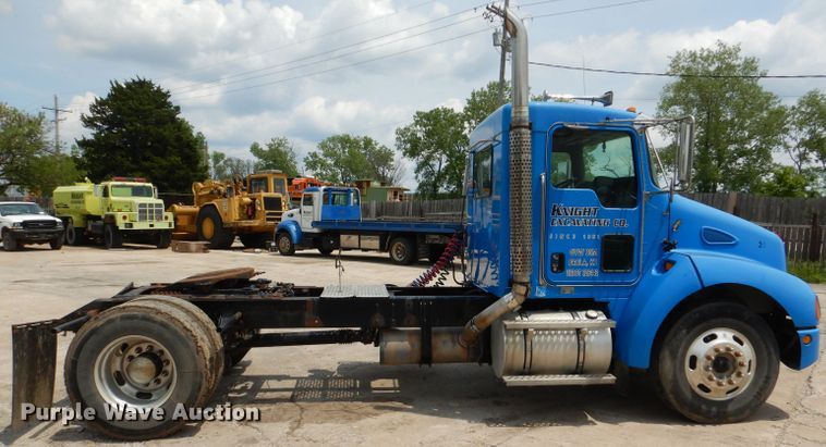 image for item DM0016 2004 Kenworth T300  semi truck