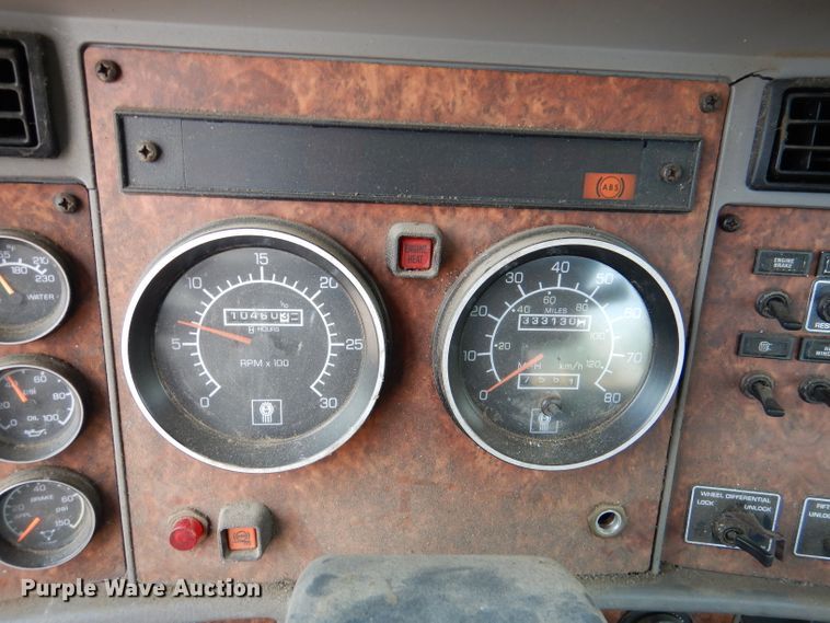 image for item DM0016 2004 Kenworth T300  semi truck