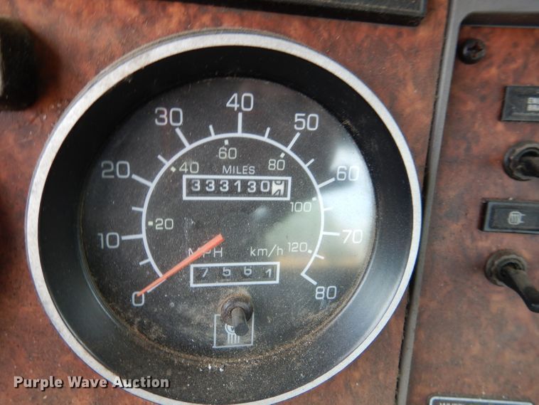 image for item DM0016 2004 Kenworth T300  semi truck