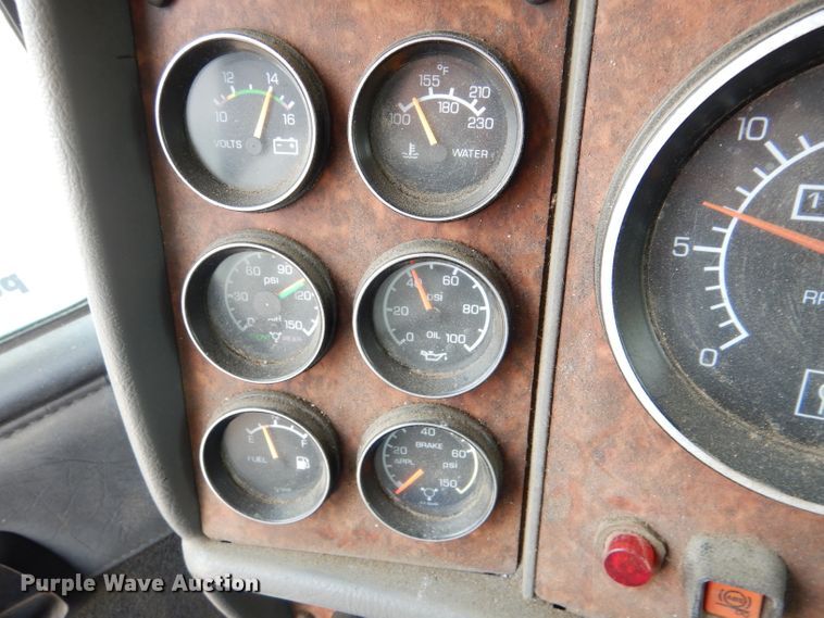 image for item DM0016 2004 Kenworth T300  semi truck