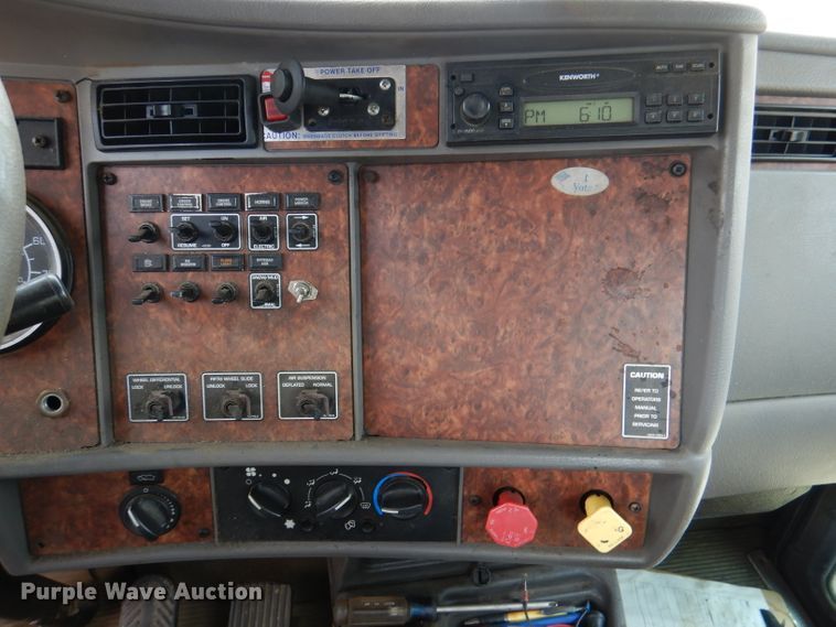 image for item DM0016 2004 Kenworth T300  semi truck