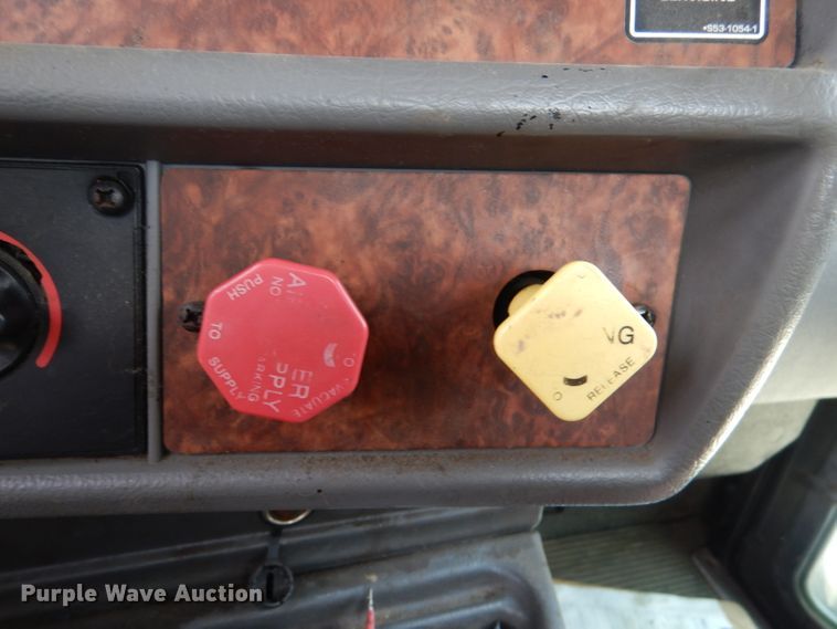 image for item DM0016 2004 Kenworth T300  semi truck