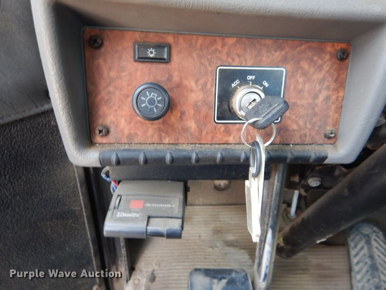 image for item DM0016 2004 Kenworth T300  semi truck