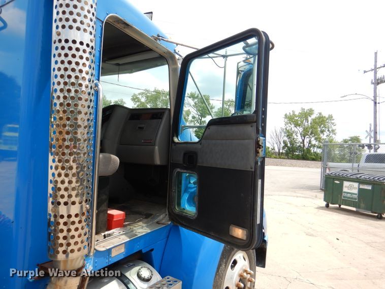 image for item DM0016 2004 Kenworth T300  semi truck