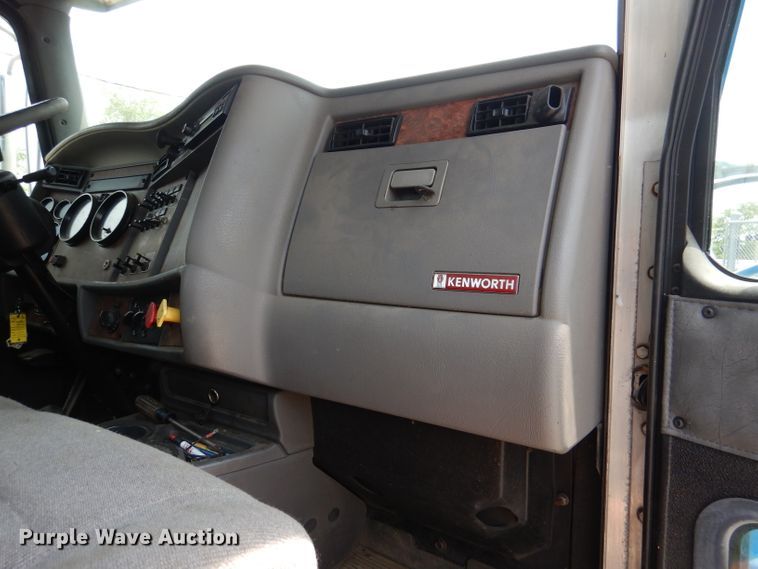 image for item DM0016 2004 Kenworth T300  semi truck