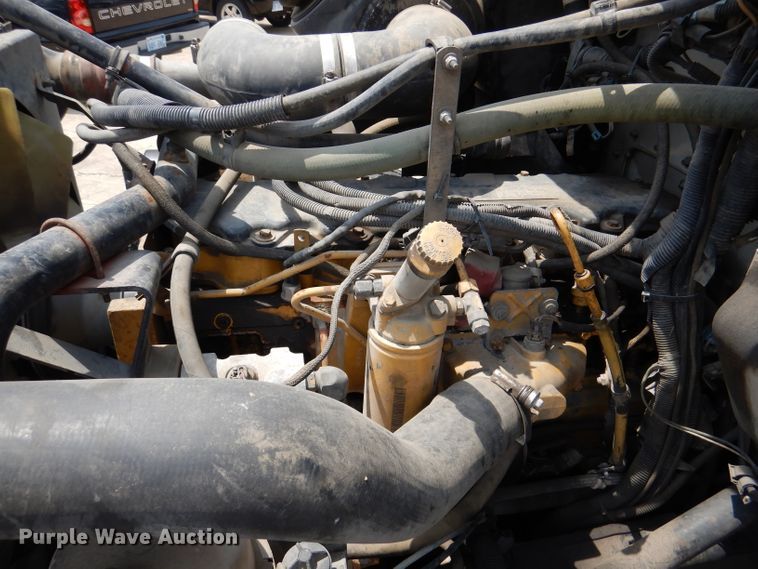 image for item DM0016 2004 Kenworth T300  semi truck