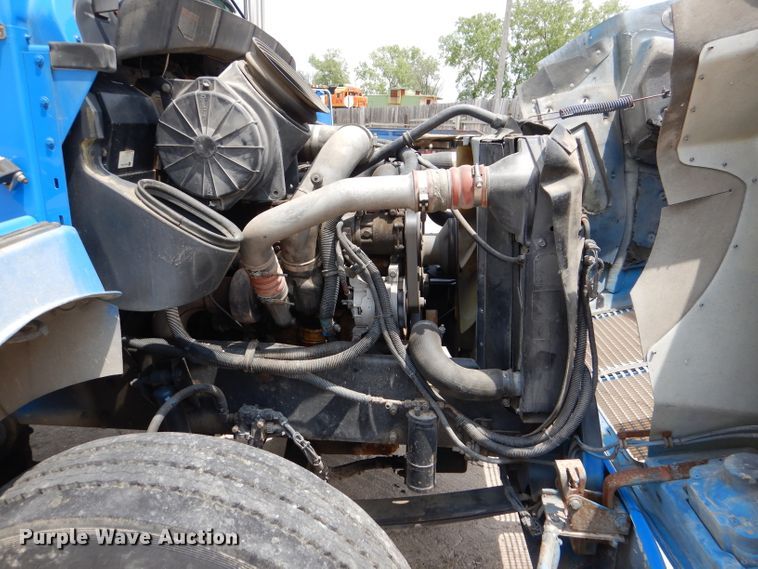 image for item DM0016 2004 Kenworth T300  semi truck