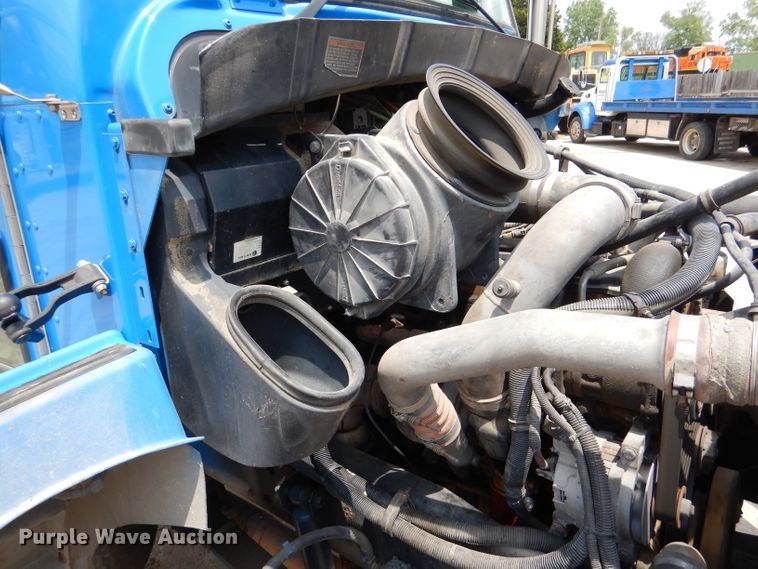 image for item DM0016 2004 Kenworth T300  semi truck