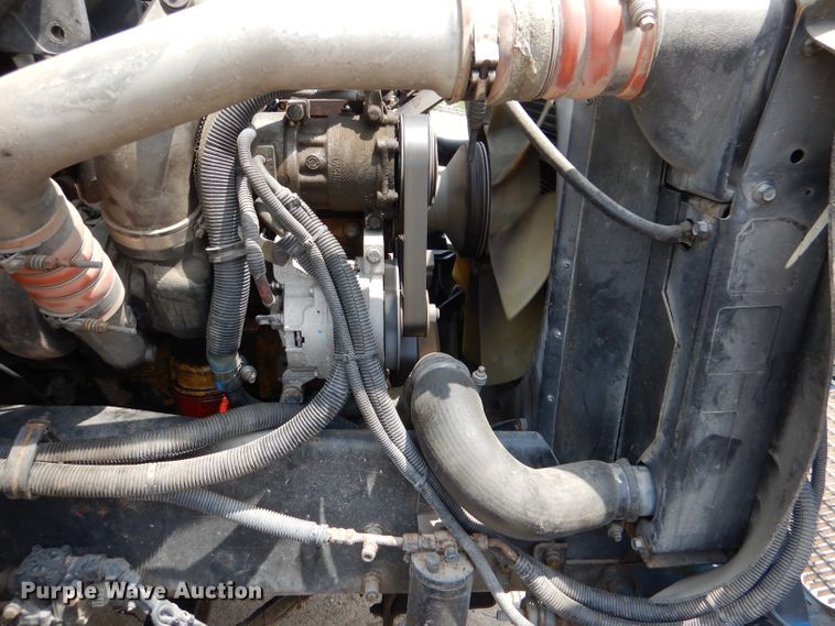 image for item DM0016 2004 Kenworth T300  semi truck