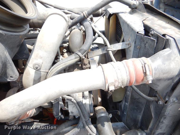 image for item DM0016 2004 Kenworth T300  semi truck