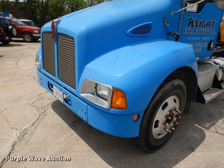 image for item DM0016 2004 Kenworth T300  semi truck