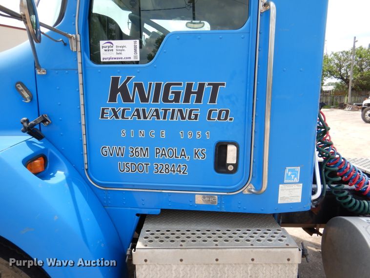 image for item DM0016 2004 Kenworth T300  semi truck