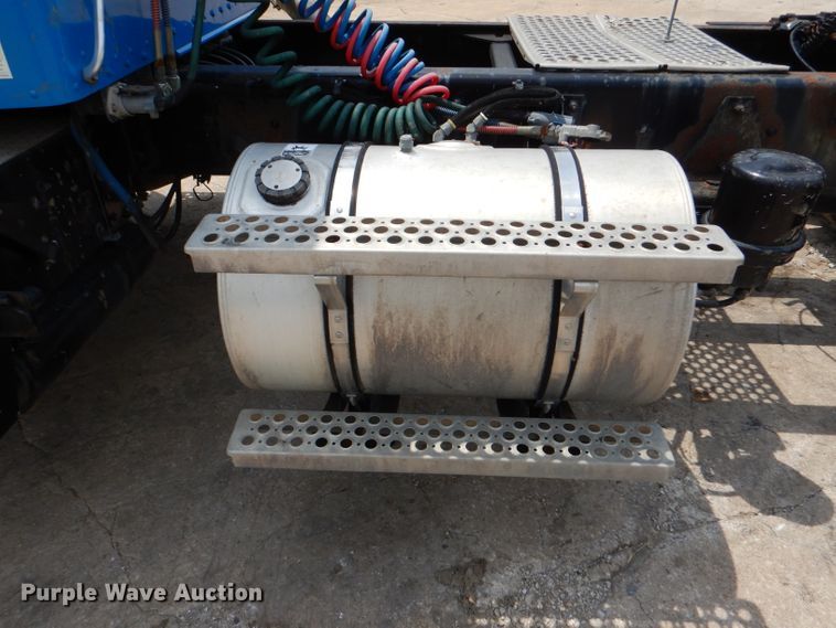 image for item DM0016 2004 Kenworth T300  semi truck