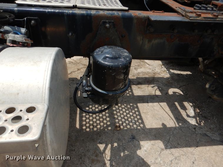 image for item DM0016 2004 Kenworth T300  semi truck