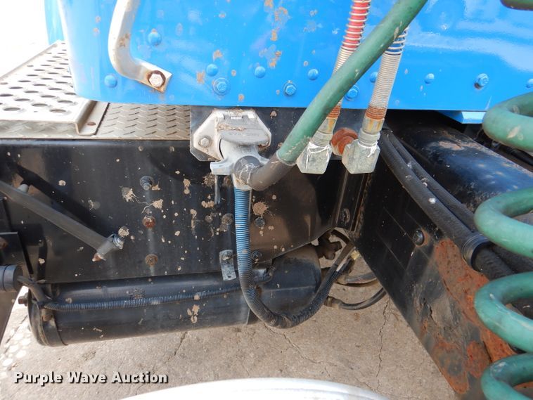 image for item DM0016 2004 Kenworth T300  semi truck