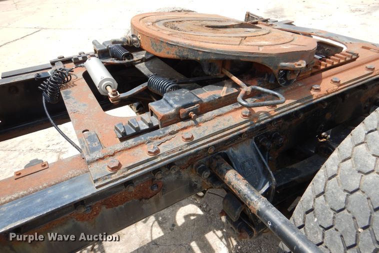 image for item DM0016 2004 Kenworth T300  semi truck