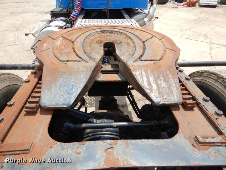 image for item DM0016 2004 Kenworth T300  semi truck