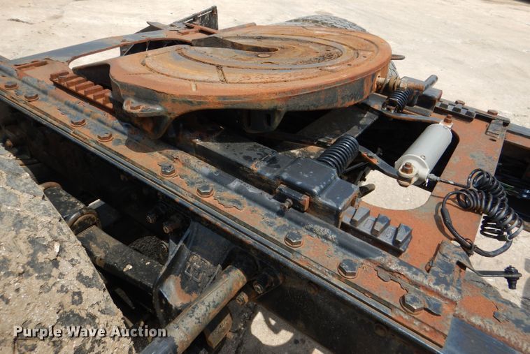 image for item DM0016 2004 Kenworth T300  semi truck