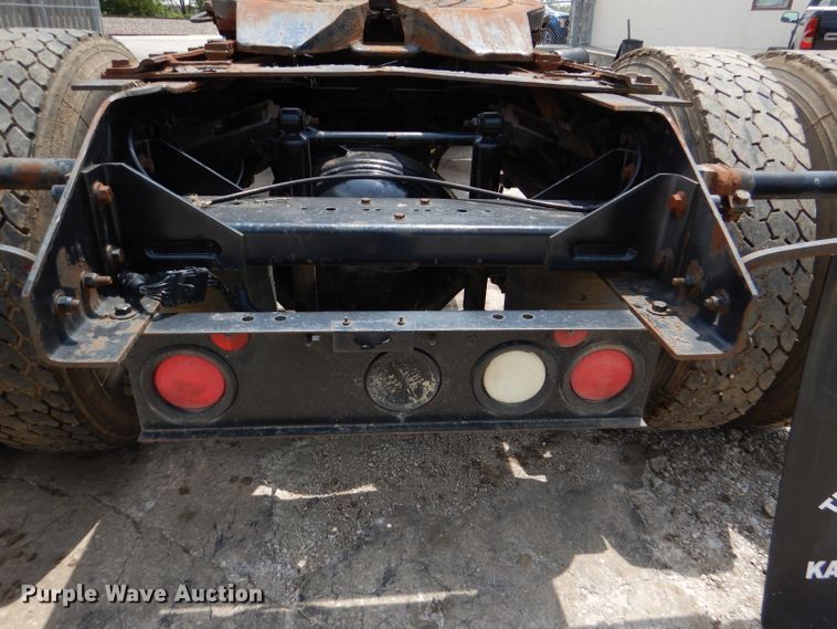 image for item DM0016 2004 Kenworth T300  semi truck