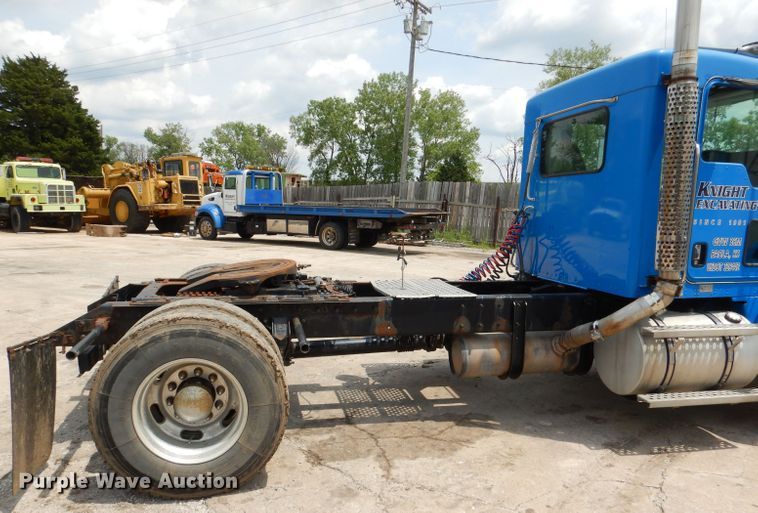 image for item DM0016 2004 Kenworth T300  semi truck