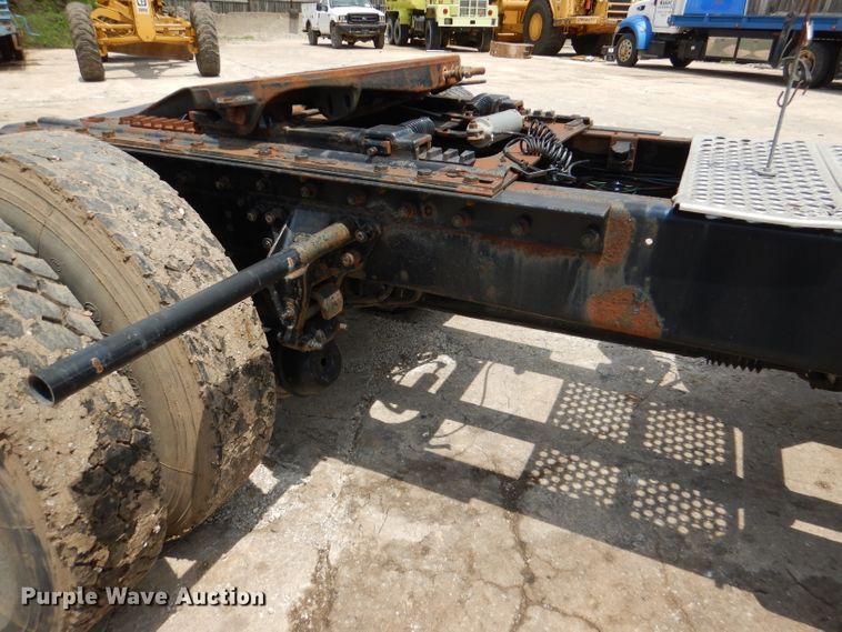 image for item DM0016 2004 Kenworth T300  semi truck