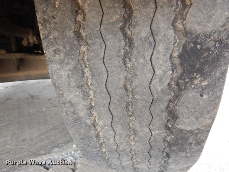 image for item DM0016 2004 Kenworth T300  semi truck