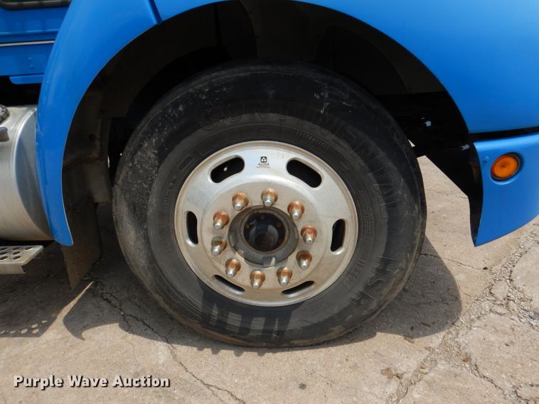 image for item DM0016 2004 Kenworth T300  semi truck