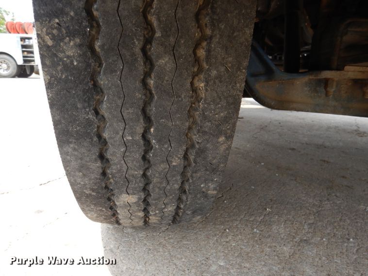 image for item DM0016 2004 Kenworth T300  semi truck