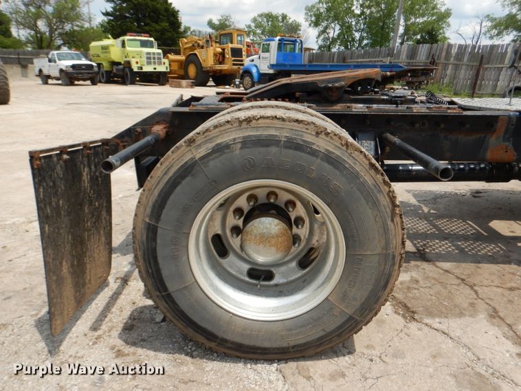 image for item DM0016 2004 Kenworth T300  semi truck