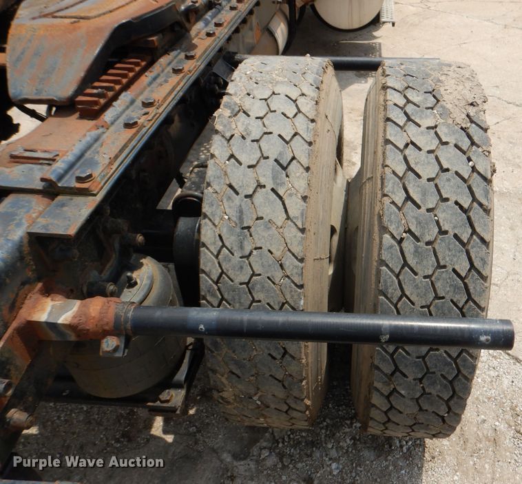 image for item DM0016 2004 Kenworth T300  semi truck