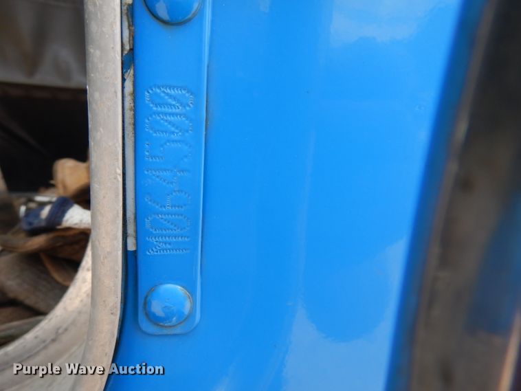 image for item DM0016 2004 Kenworth T300  semi truck