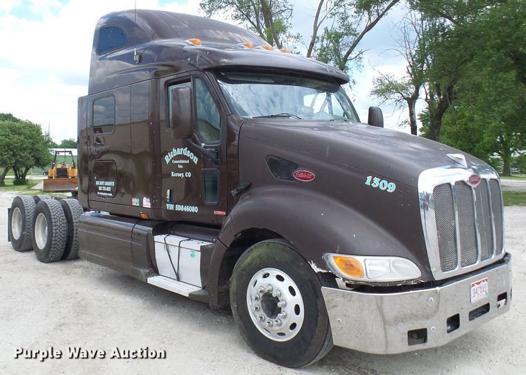 image for item DM3021 2005 Peterbilt 387  semi truck