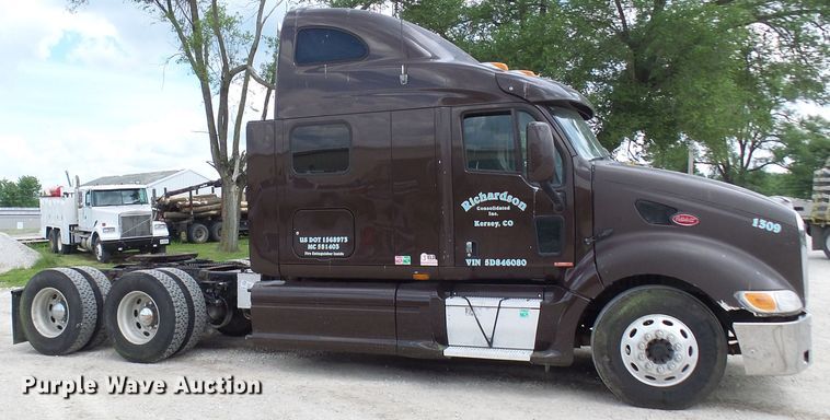 image for item DM3021 2005 Peterbilt 387  semi truck