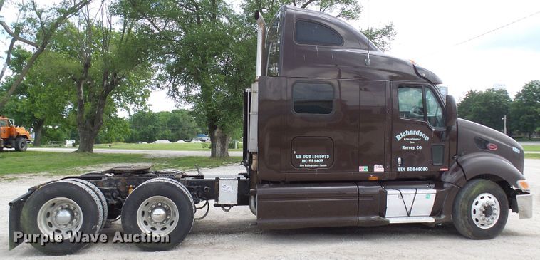 image for item DM3021 2005 Peterbilt 387  semi truck