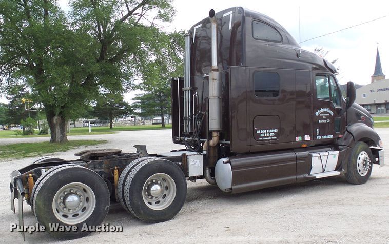 image for item DM3021 2005 Peterbilt 387  semi truck