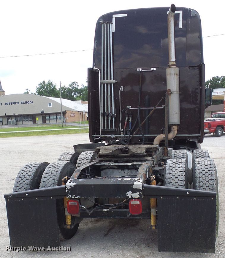 image for item DM3021 2005 Peterbilt 387  semi truck