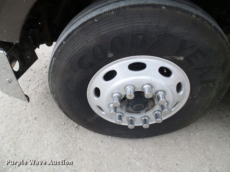 image for item DM3021 2005 Peterbilt 387  semi truck