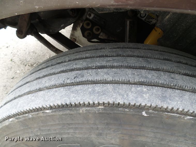 image for item DM3021 2005 Peterbilt 387  semi truck