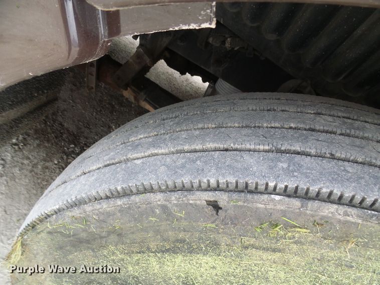 image for item DM3021 2005 Peterbilt 387  semi truck