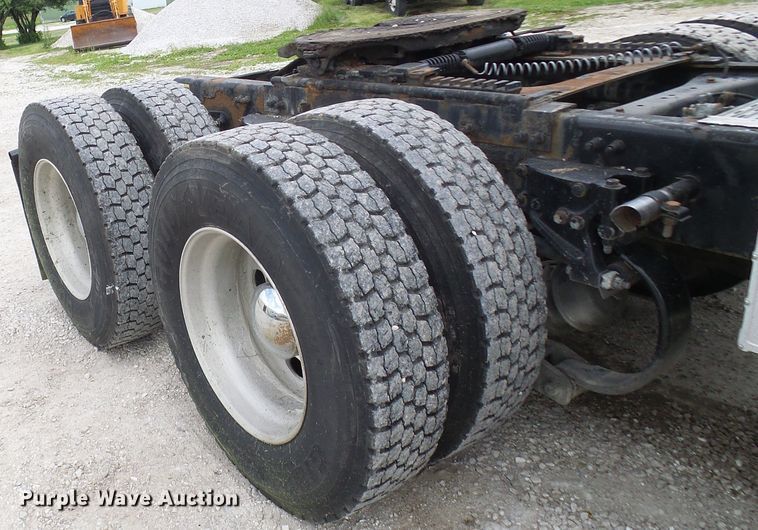 image for item DM3021 2005 Peterbilt 387  semi truck