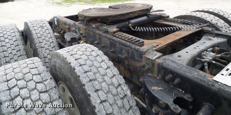 image for item DM3021 2005 Peterbilt 387  semi truck