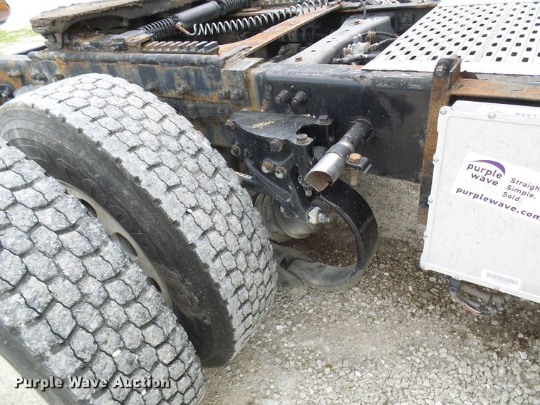 image for item DM3021 2005 Peterbilt 387  semi truck