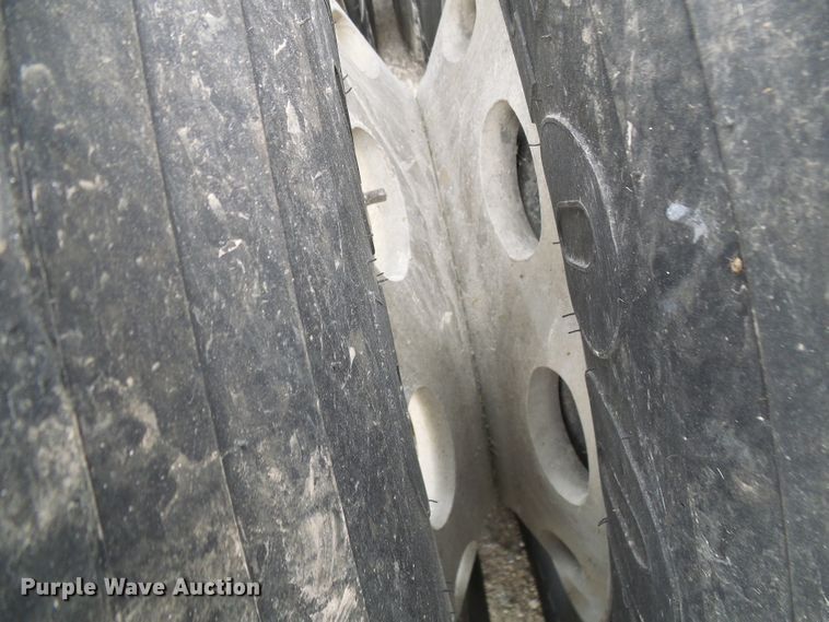 image for item DM3021 2005 Peterbilt 387  semi truck