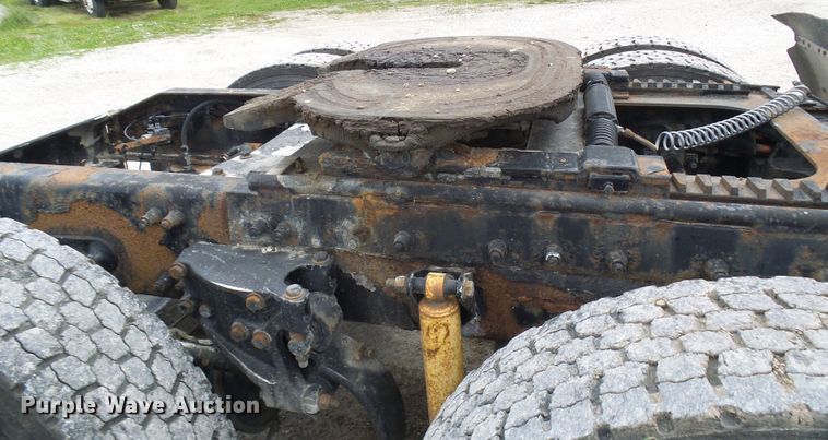 image for item DM3021 2005 Peterbilt 387  semi truck