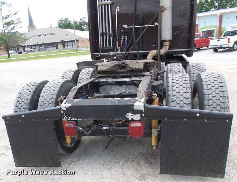 image for item DM3021 2005 Peterbilt 387  semi truck