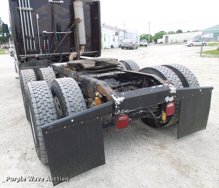 image for item DM3021 2005 Peterbilt 387  semi truck