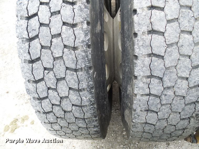 image for item DM3021 2005 Peterbilt 387  semi truck